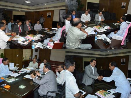 టీలో వెయ్యికోట్లతో కోకాకోలా, కేసీఆర్‌తో అదానీ(పిక్చర్స్)