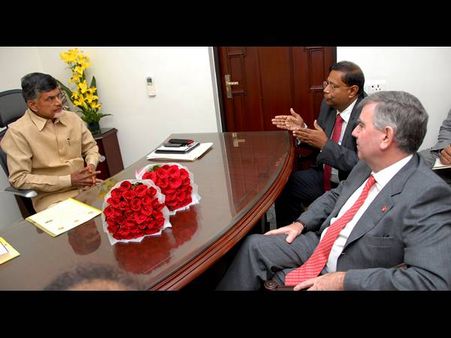 బాబుకు కోకాకోలా ప్రతినిధి హామీ, కవిత భేటీ (పిక్చర్స్)