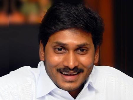 జగన్ చౌకబారు, హుందా చూపాలి: రావెల, మేడా