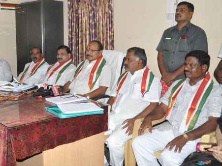 ముగ్గురు మాజీ మంత్రులకి బొత్స షాక్, గదికే పరిమితం