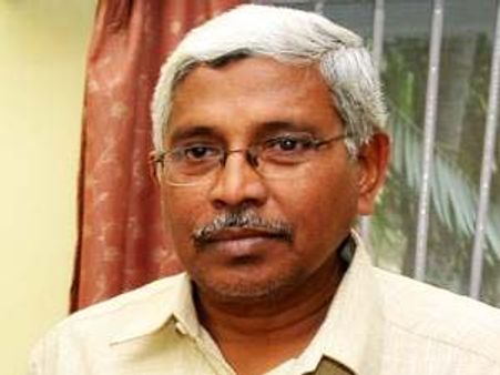 పెత్తనం కోసమే: కోదండ, కేసీఆర్ వెనుక ఎవరు: బీజేపీ