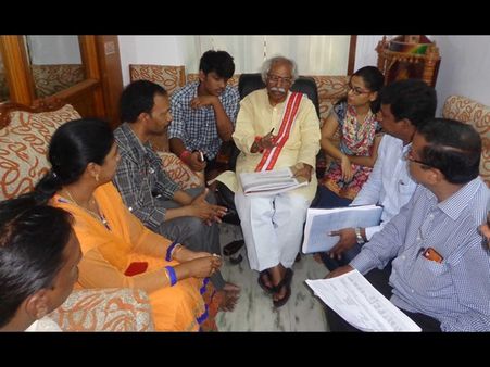 ఎన్యుమరేటర్‌గా ఎమ్మెల్యే: దత్తాత్రేయ వివరాల నమోదు