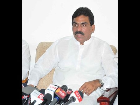 తెలంగాణ కుటుంబ సర్వే: ఇంట్లో లేని లగడపాటి