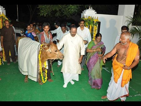 మినిష్టర్స్ క్వార్టర్స్‌లోకి ప్రవేశించిన నాయిని (పిక్చర్స్)
