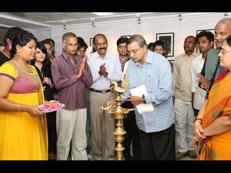  ఫైనార్ట్స్ విద్యార్థుల ఫొటో ఎగ్జిబిషన్ అదుర్స్ (పిక్చర్స్)
