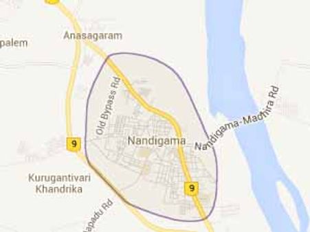 నందిగామ: కాంగ్రెస్ అభ్యర్ది బాబూరావు, జగన్ దూరం