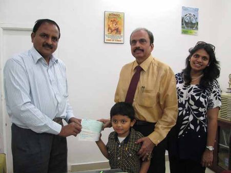 నెహ్రూ జూపార్కులో రాయల్ బెంగాల్ టైగర్‌ దత్తత(ఫొటో)