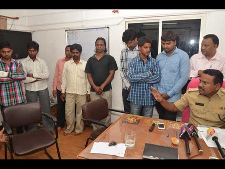 13 మందిపై రౌడీ షీట్, పోలీసు హెచ్చరిక (ఫొటో)