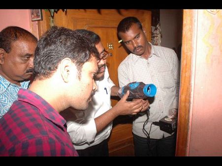 రెక్కీ, పట్టపగలే చోరీ, ఈ అపార్టుమెంట్లోనే (పిక్చర్స్)