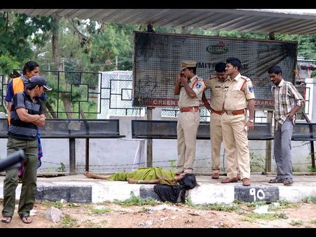 మహిళపై గ్యాంగ్ రేప్, హత్య: పట్టిచ్చిన రాకీ (పిక్చర్స్)