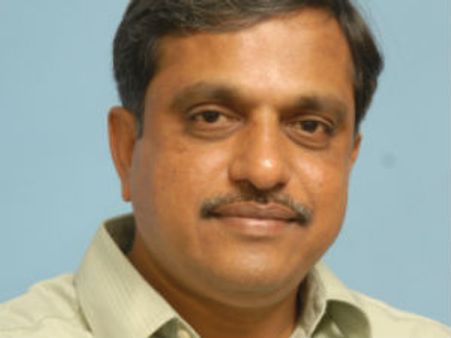 సాక్షి నుంచి సజ్జల ఔట్: జగన్ కార్యదర్శిగా...