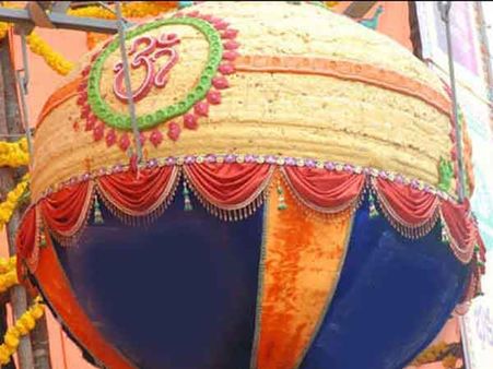 లడ్డూ పాట: గణేష్ లడ్డూని దక్కించుకున్న ముస్లిం