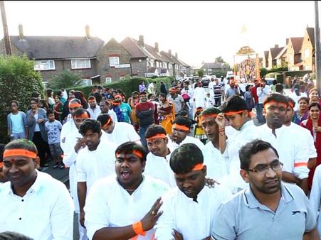 లండన్ వీధుల్లో హైదరాబాదీల గణేశుడి ఊరేగింపు