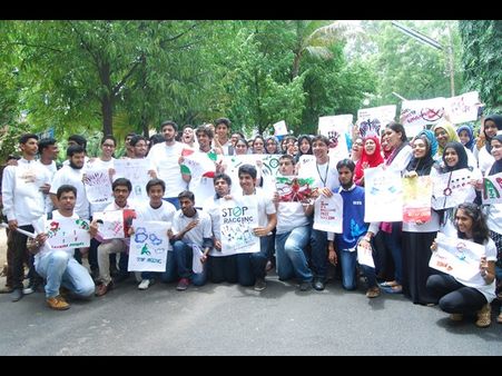 విద్యార్థుల నిరసన, పావురాలు ఎగిరేసి (పిక్చర్స్)