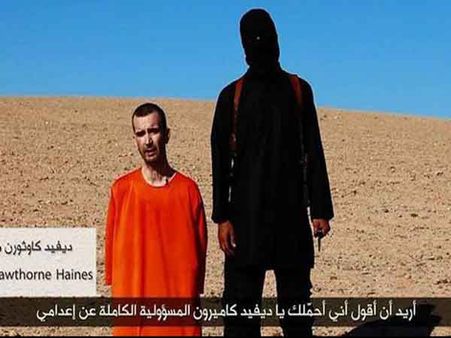 ఈసారి బ్రిటిష్ పౌరుడి పీక కోసిన మిలిటెంట్లు (వీడియో)