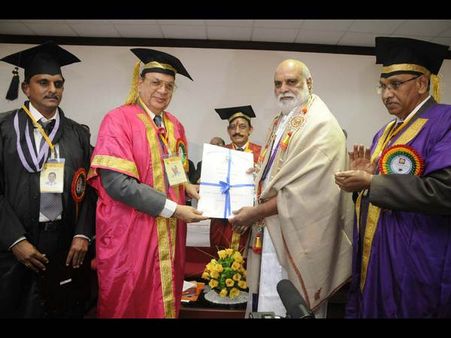 'డాక్టరేట్' తెలుగు చిత్రసీమకే అంకితం (పిక్చర్స్)