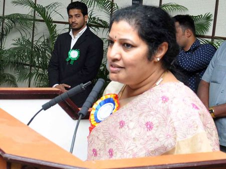 పురంధేశ్వరిపై బిజెపి సీరియస్: ఇంకా ఎవరైనా..