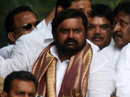 చంపేస్తామని మాజీ ఎంపికి బెదిరింపు కాల్స్