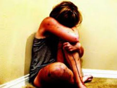 వీడియో చిత్రీకరణ: మిత్రులతో ప్రేయసిపై గ్యాంగ్ రేప్