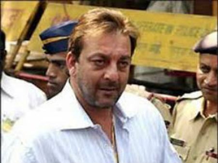 పూణె జైళ్లో నటుడు సంజయ్ దత్ వేతనం పెంపు