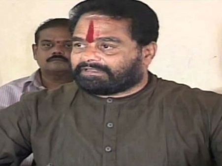 టిడిపి మూతేనా?: జెసిపై తమ్మినేని, అహంకారం వద్దని..