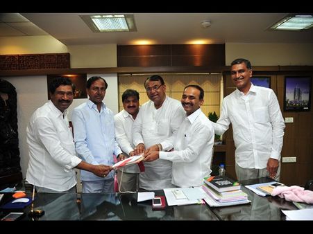 అప్పులపై అపరాధ రుసుం ప్రమాదం తప్పింది: కెసిఆర్