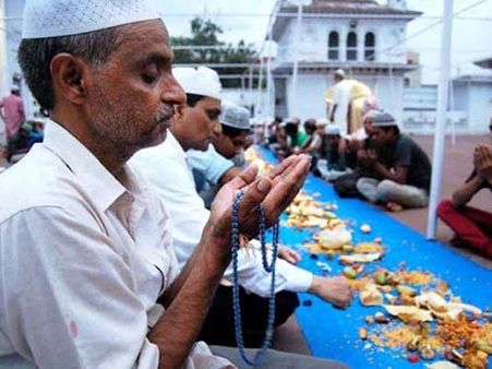 పెటాకి బక్రీద్ చేదు: శాకాహారం తినాలన్నందుకు దాడి