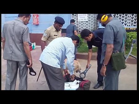 బెదిరింపు కాల్, రైల్వే స్టేషన్లో తనిఖీలు (పిక్చర్స్)