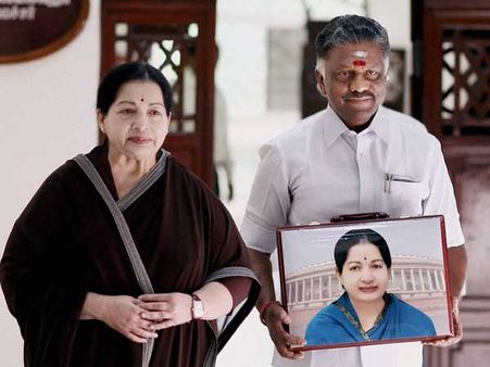 పన్నీర్: టీ కొట్టు నుంచి సీఎం పీఠం దాకా(పిక్చర్స్)