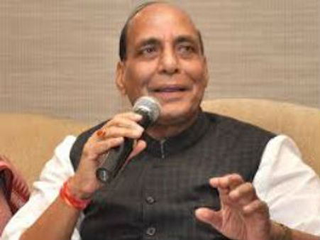 రాజ్‌నాథ్‌కు టర్బన్ పెట్టిన హత్య కేసు నిందితుడు