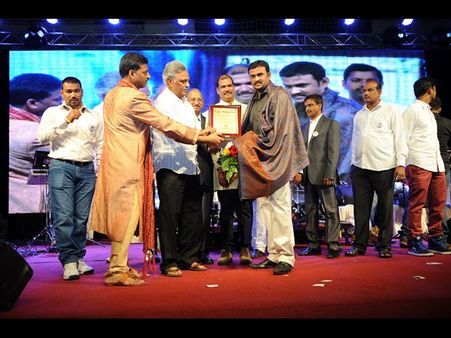  కువైట్‌లో 'చిత్రలహరి'లో అలరించిన చిత్ర (పిక్చర్స్)