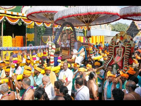  మోహినీ అవతారంలో శ్రీవారు: నృత్యాలు(పిక్చర్స్)