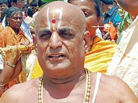 డాలర్ శేషాద్రికి గుండెపోటు, సీఎం చంద్రబాబు ఆరా