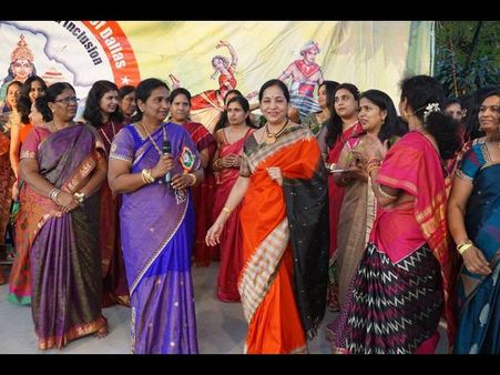 డల్లాస్‌లో బతుకమ్మ: నృత్య ప్రదర్శన(పిక్చర్స్)