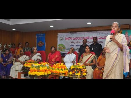 బతుకమ్మ: ఈటెల, మల్లు స్వరాజ్యం (పిక్చర్స్)