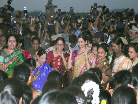 అంబరాన్నంటిన బతుకమ్మ సంబురాలు