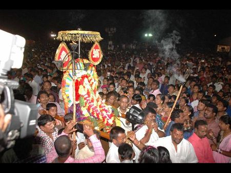 అంబర్‌పేటలో ఘనంగా రావణ దహనం (పిక్చర్స్)