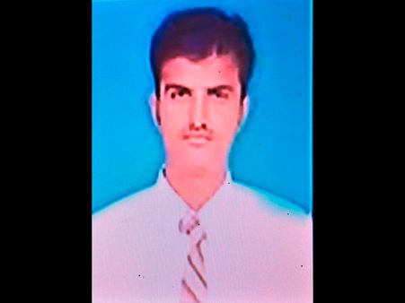 డ్రాఫ్ట్ బాక్స్‌లో క్లూ: తల్లి కన్నీరుమున్నీరు (పిక్చర్స్)