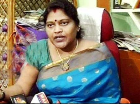 మీద చేయిపడితే: తెరాసకు శోభారాణి హెచ్చరిక