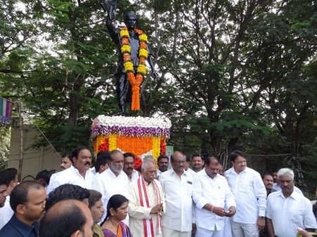 అదిలాబాద్‌ను విభజించి, కొమరం భీంగా.. (పిక్చర్స్)