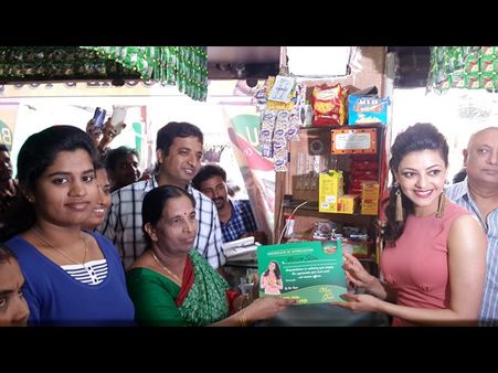 హఠాత్తుగా వచ్చి ఆశ్చర్యపరిచిన నటి కాజల్ (ఫోటో)