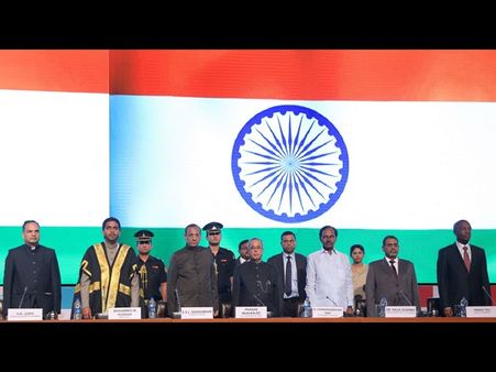 కేసీఆర్ వంగి.., ప్రణబ్ ప్రశంస, డ్యాన్స్ చేశారు (పిక్చర్స్)