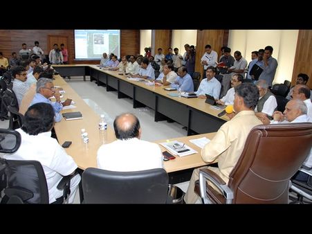 రేపు విశాఖకు మోడీ: అక్కడే ఉంటానని బాబు(పిక్చర్స్)