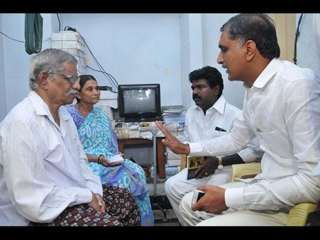 కవి గూడ అంజయ్యకు హరీశ్ చేయూత