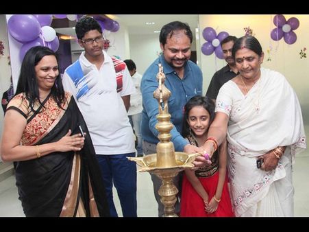 సిటీలో 48వ శాఖను ప్రారంభించిన నేచురల్స్ (పిక్చర్స్)