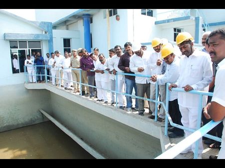 అధికారులకు టార్గెట్, కేసీఆర్‌కు నివేదిక (ఫోటోలు)