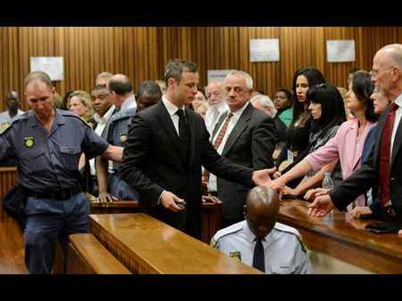 గర్ల్‌ఫ్రెండ్ హత్య: బ్లేడ్ రన్నర్ పిస్టోరియస్‌కు ఐదేళ్ల జైలు