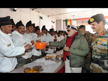 కాశ్మీర్‌లో మోడీ, సపరేట్ సెగ, ముషారఫ్ ఘాటు వ్యాఖ్య