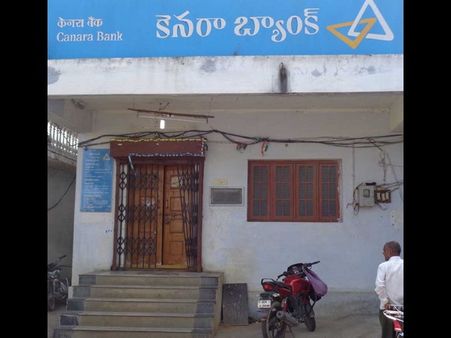 రూ. 2 కోట్ల దోపిడీ: బ్యాంకుకి కన్నం వేశారిలా(పిక్చర్స్)