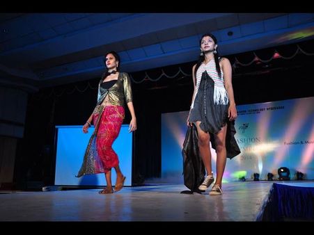 ఫ్యాషన్ షో: అదరగొట్టిన యువతులు(పిక్చర్స్)